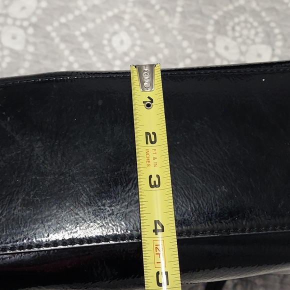 Guess purse - Picture 10 of 11